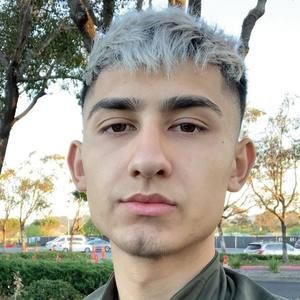 Meet your Posher, Moises